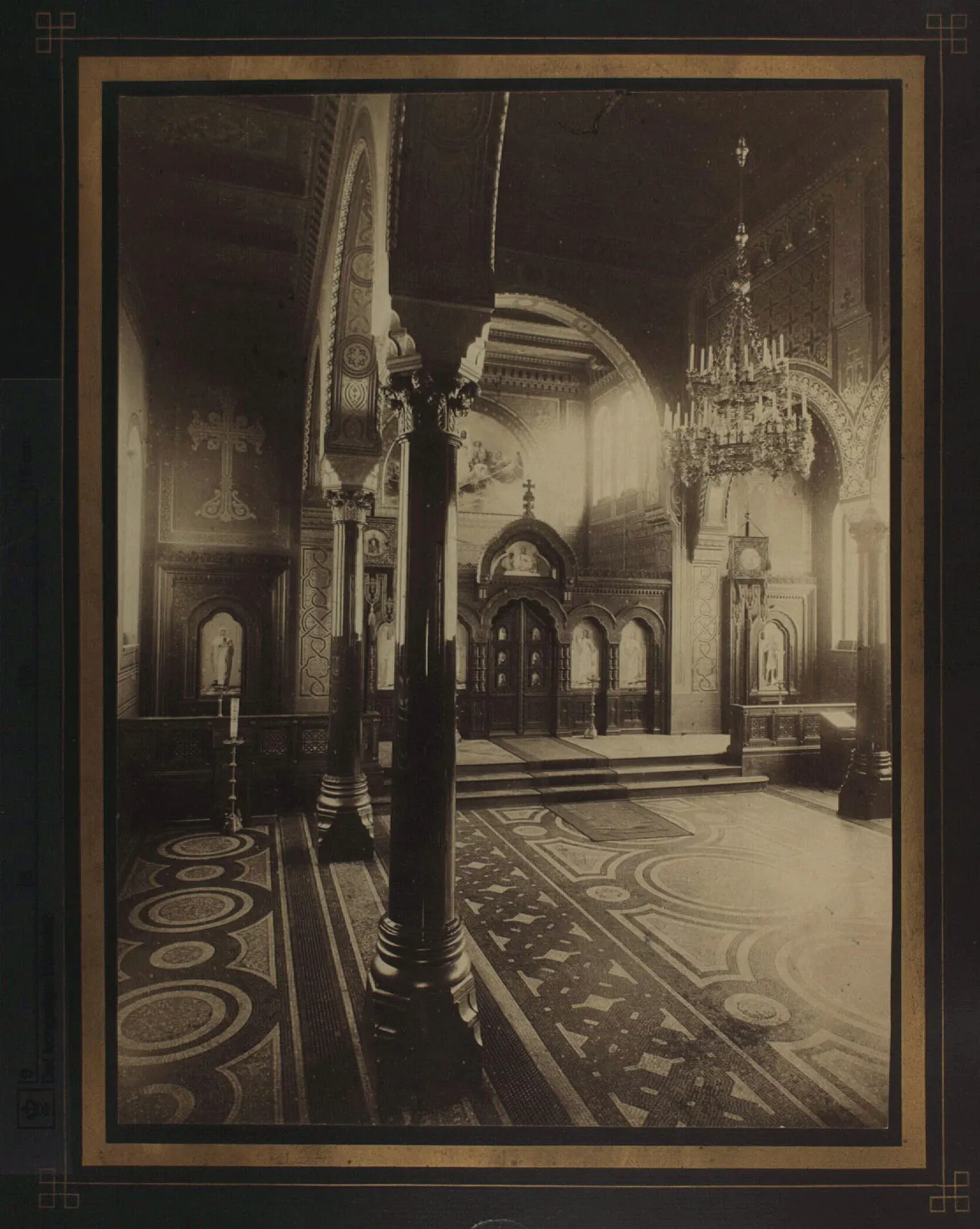 Интерьер храма в 1883 году